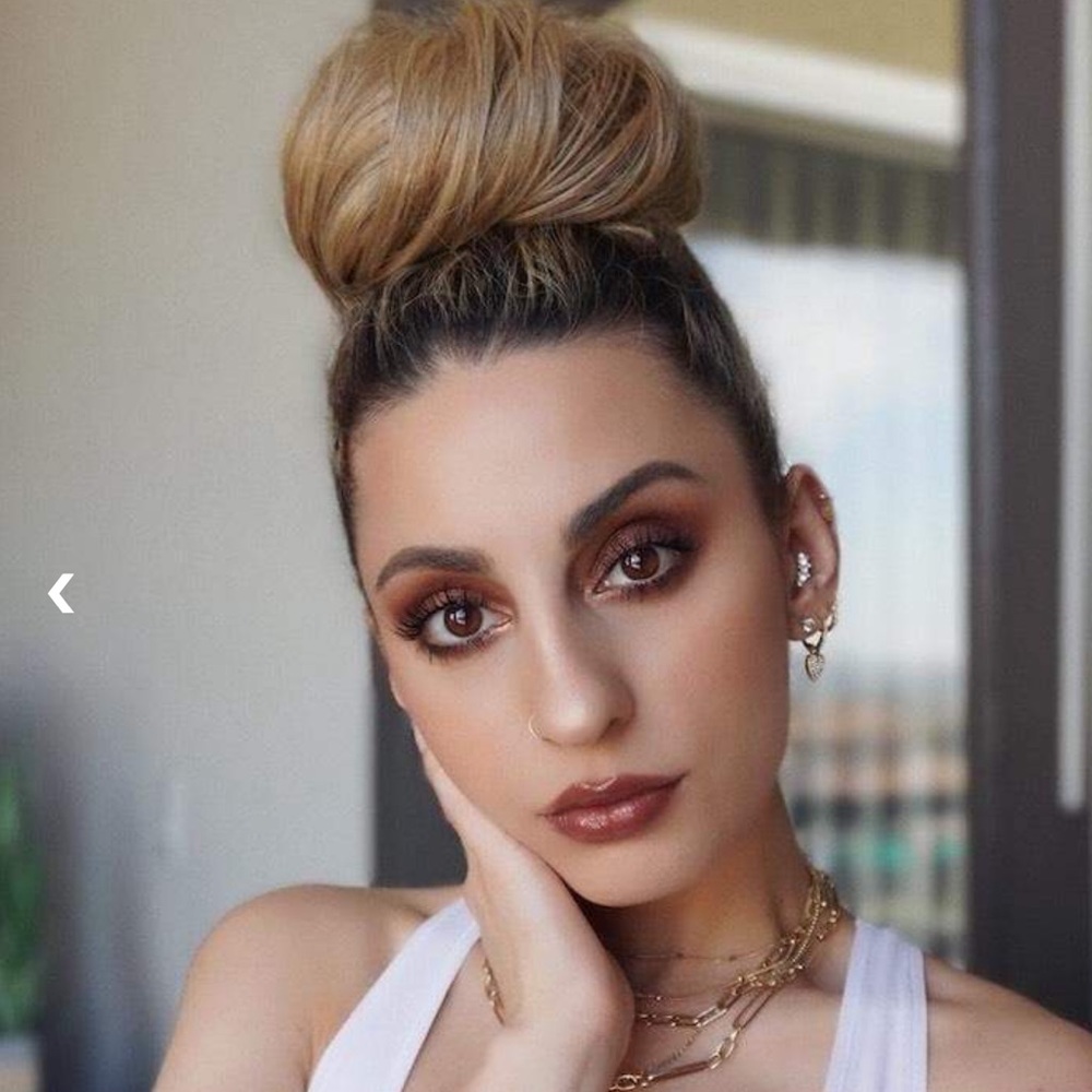 INH Sammy hair extensions tousled wave bun honey